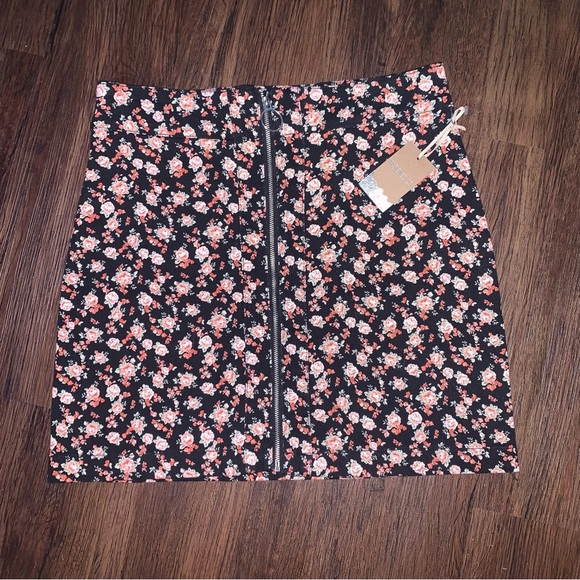 Forever 21 Floral/Rose‎ full zip denim mini skirt, size medium NWT - Picture 8 of 9